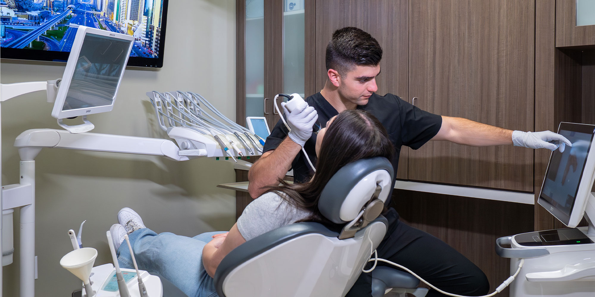 Doctor taking a 3d scan of Patients teeth
